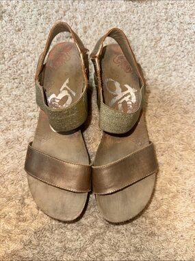 OTBT Bronze Metallic Slingback Sandals with Glitter Strap